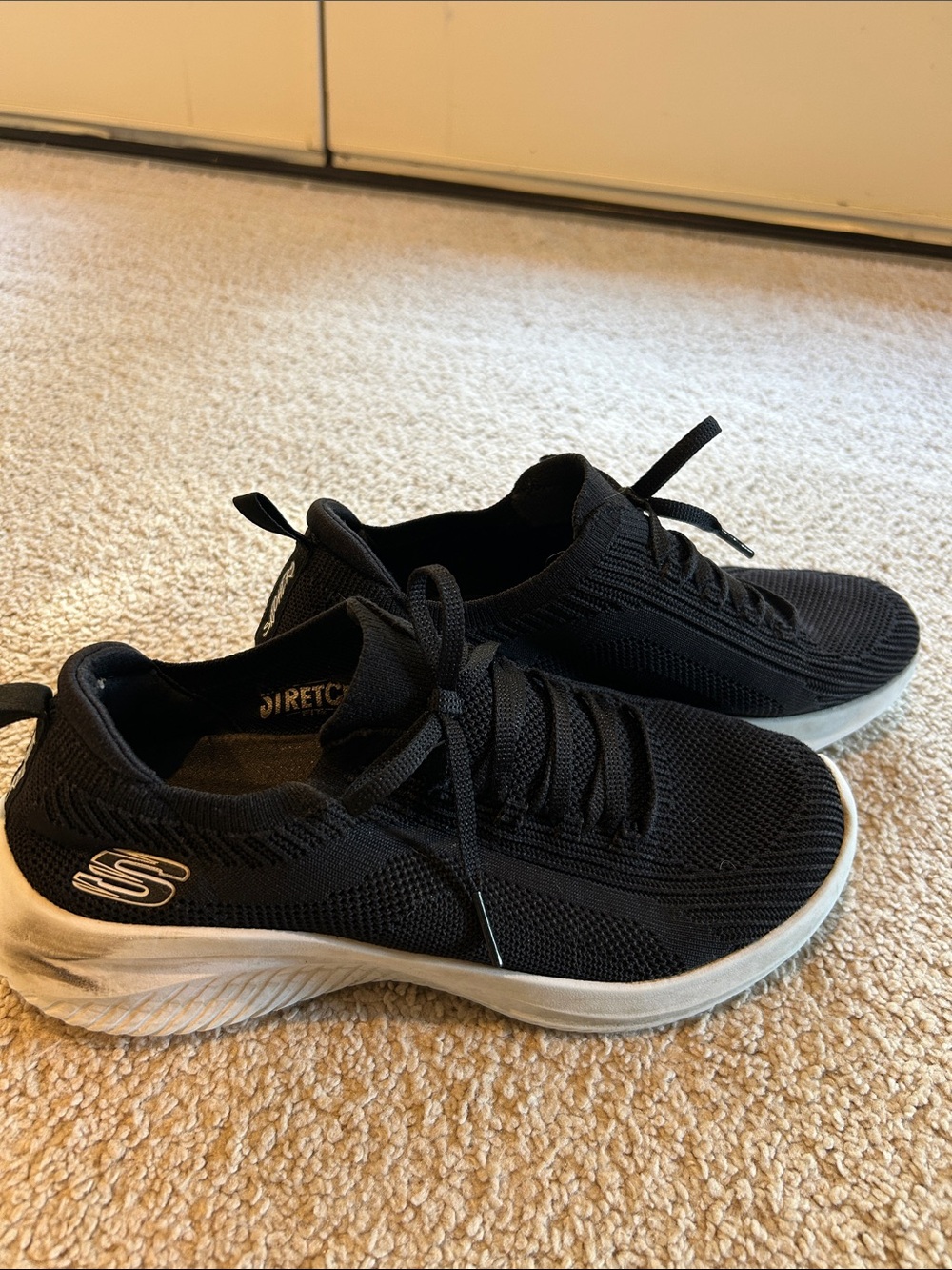 Skechers Women’s size 8 Black Knit Slip-On Athletic Sneakers